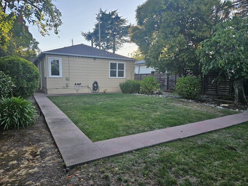 Detail Gallery Image 14 of 17 For 223 Lowell St, Redwood City,  CA 94062 - 3 Beds | 1/1 Baths