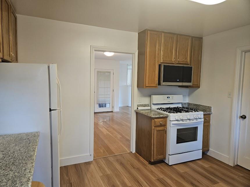 Detail Gallery Image 4 of 17 For 223 Lowell St, Redwood City,  CA 94062 - 3 Beds | 1/1 Baths