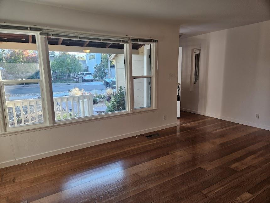 Detail Gallery Image 5 of 17 For 223 Lowell St, Redwood City,  CA 94062 - 3 Beds | 1/1 Baths