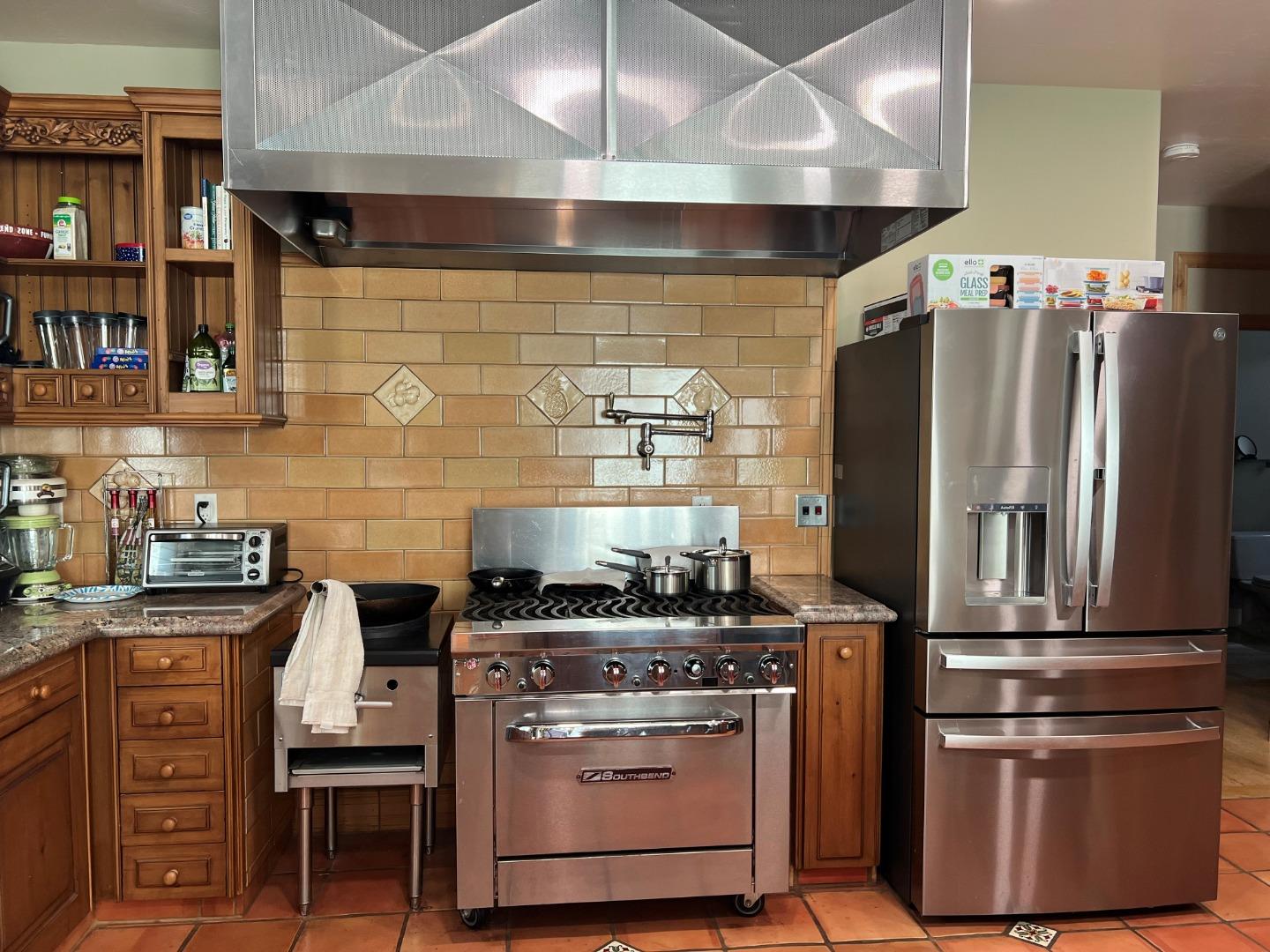 Detail Gallery Image 8 of 17 For 1043 Locust St, San Jose,  CA 95110 - 4 Beds | 3 Baths
