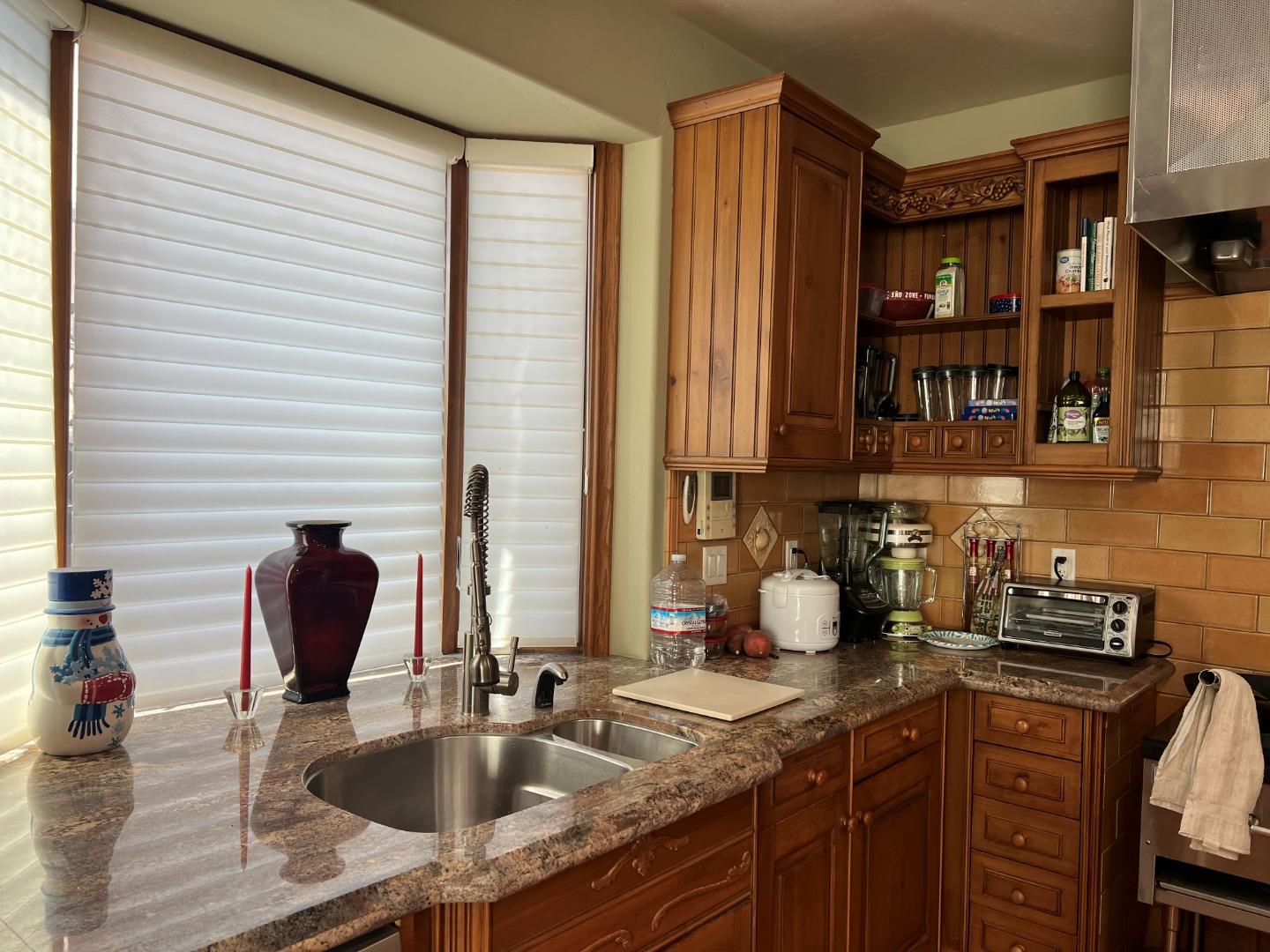Detail Gallery Image 9 of 17 For 1043 Locust St, San Jose,  CA 95110 - 4 Beds | 3 Baths