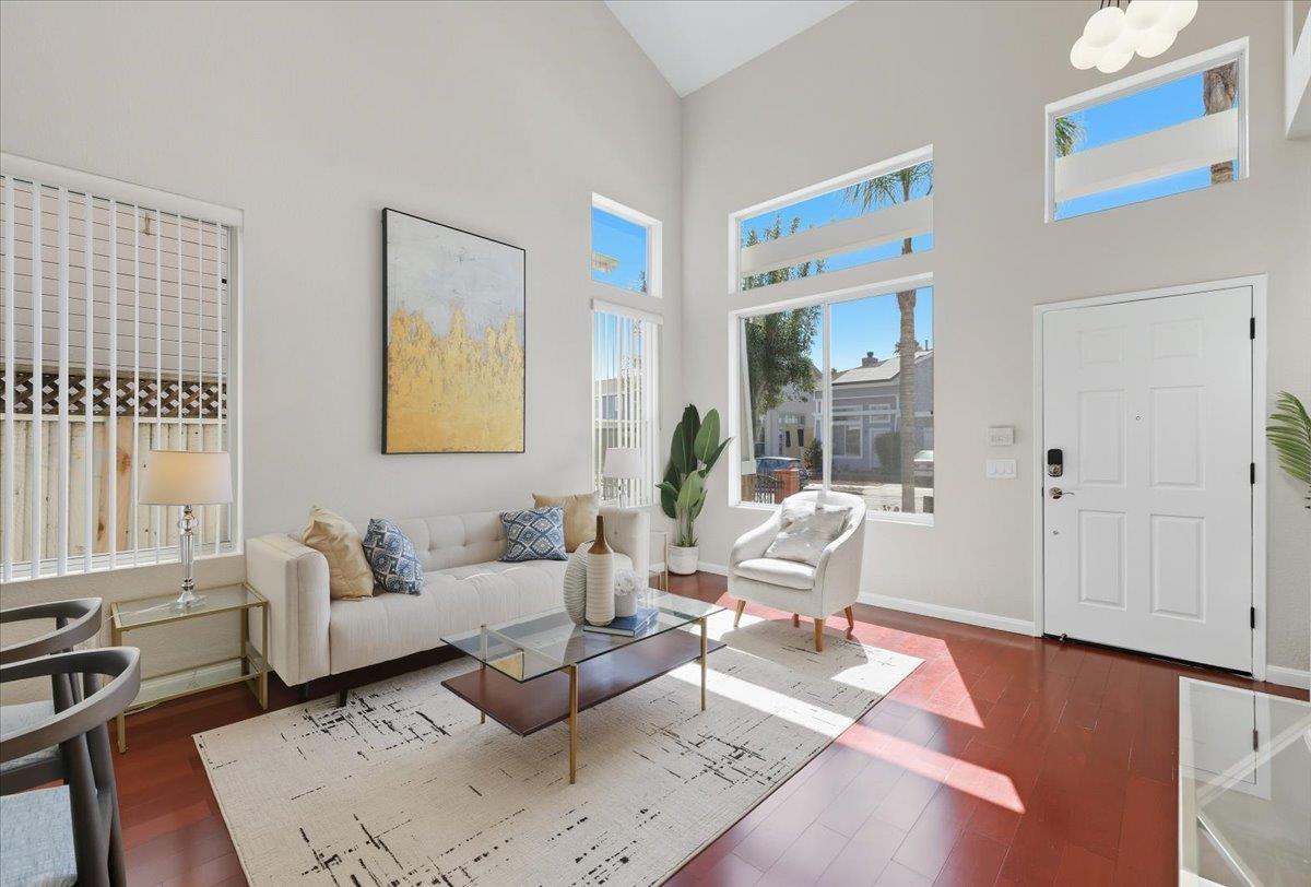 Detail Gallery Image 3 of 46 For 230 Packing Pl, San Jose,  CA 95116 - 4 Beds | 2/1 Baths