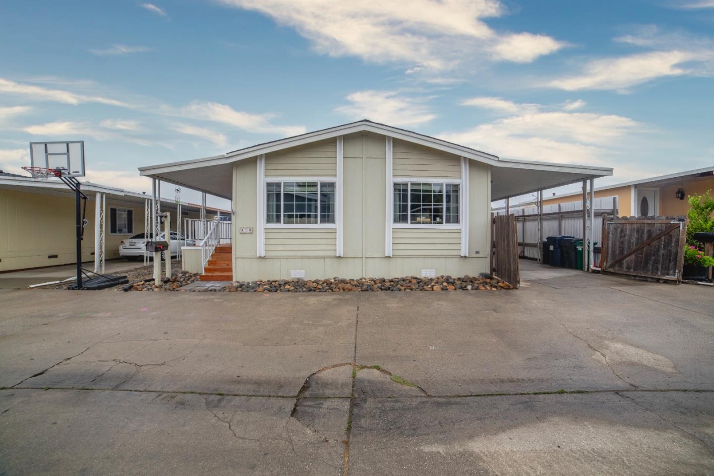 Detail Gallery Image 2 of 34 For 49 Blanca Ln #310,  Watsonville,  CA 95076 - 3 Beds | 2 Baths