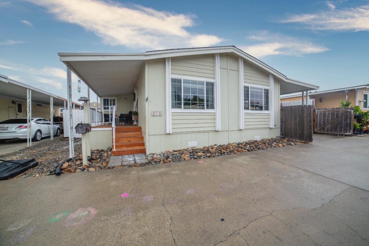 Detail Gallery Image 4 of 34 For 49 Blanca Ln #310,  Watsonville,  CA 95076 - 3 Beds | 2 Baths