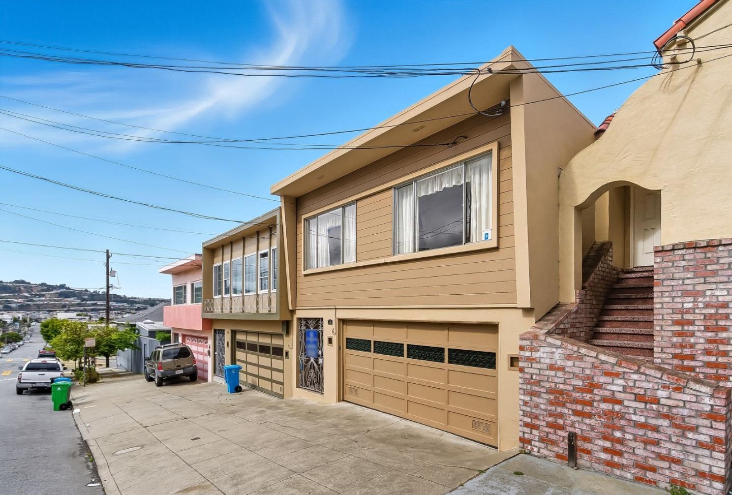 Detail Gallery Image 2 of 59 For 72 Prague St, San Francisco,  CA 94112 - 3 Beds | 2 Baths
