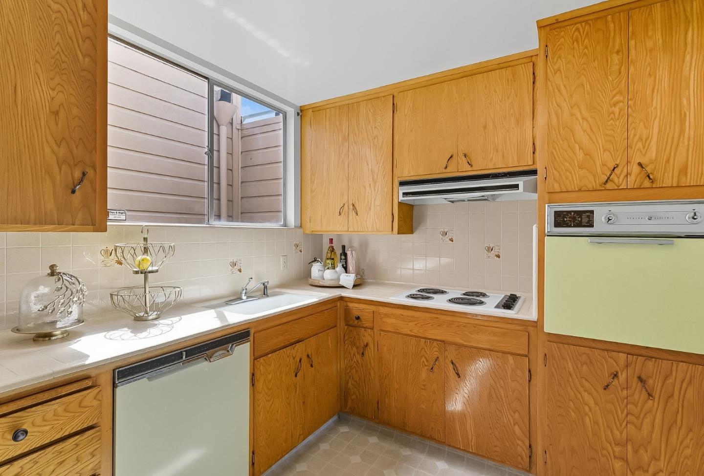 Detail Gallery Image 35 of 59 For 72 Prague St, San Francisco,  CA 94112 - 3 Beds | 2 Baths
