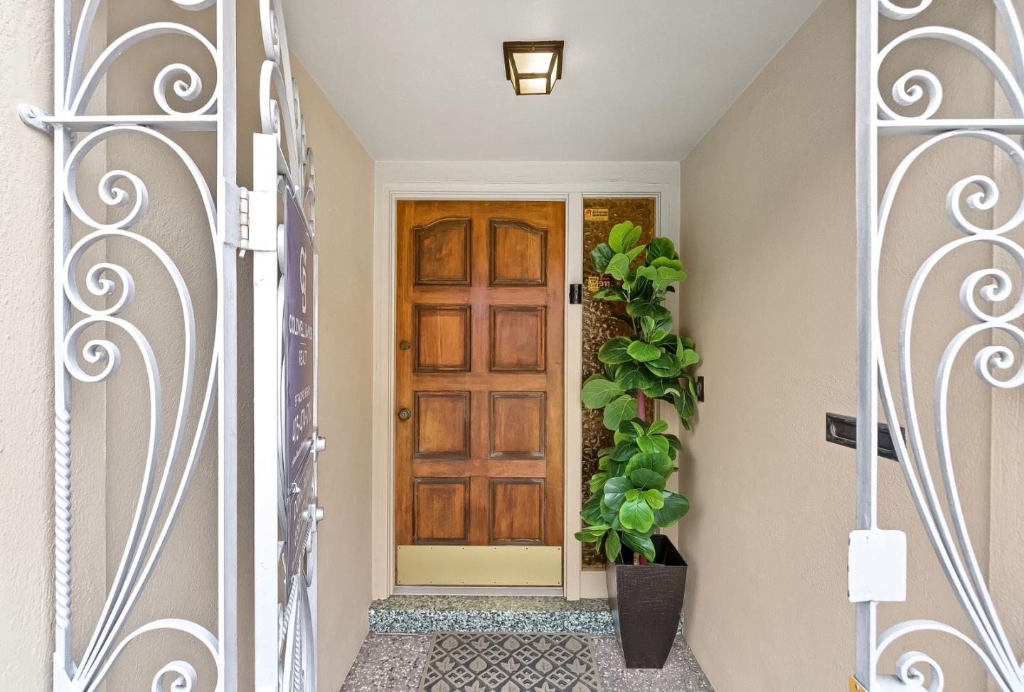 Detail Gallery Image 4 of 59 For 72 Prague St, San Francisco,  CA 94112 - 3 Beds | 2 Baths