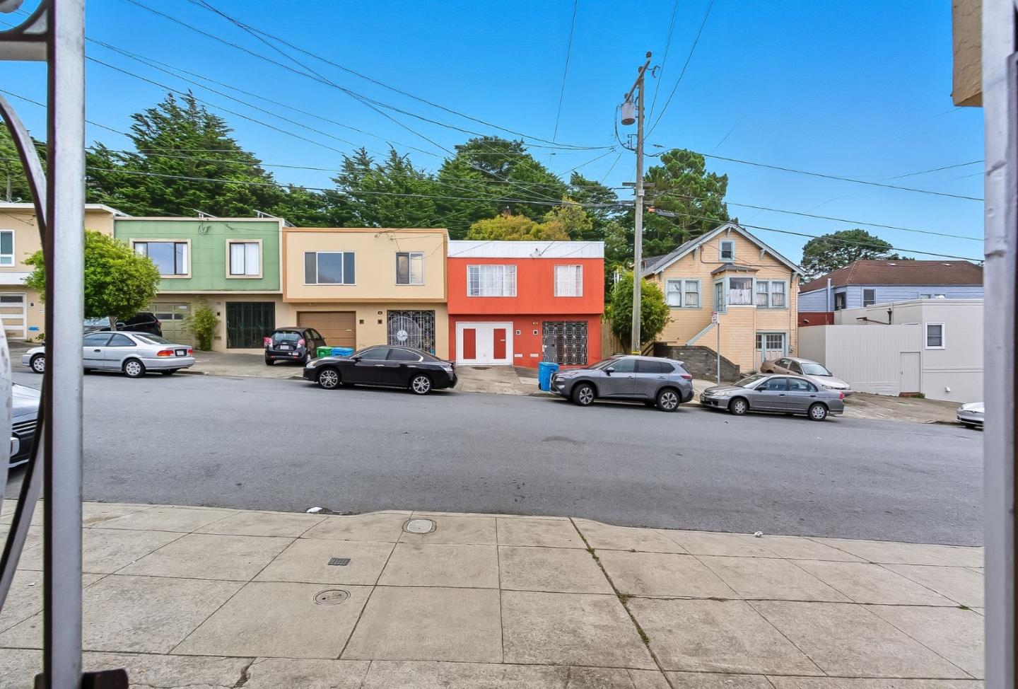 Detail Gallery Image 5 of 59 For 72 Prague St, San Francisco,  CA 94112 - 3 Beds | 2 Baths