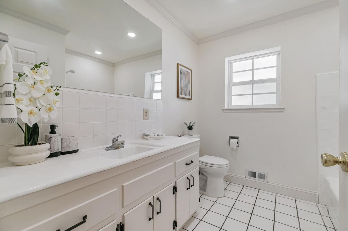 Detail Gallery Image 11 of 25 For 2845 via Carmen, San Jose,  CA 95124 - 4 Beds | 3 Baths