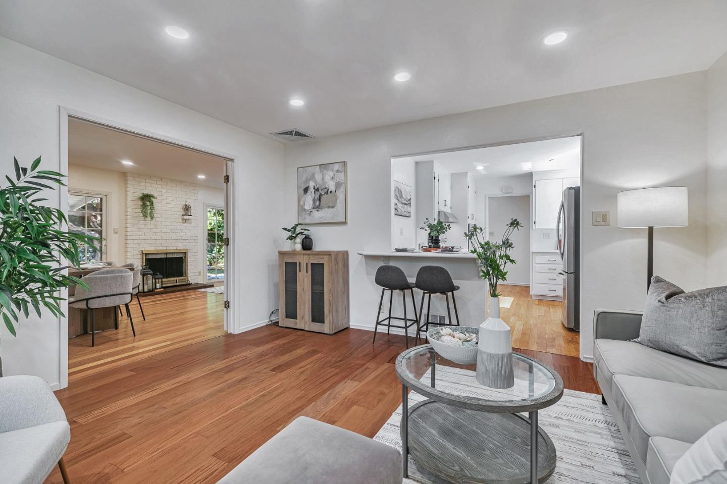 Detail Gallery Image 7 of 25 For 2845 via Carmen, San Jose,  CA 95124 - 4 Beds | 3 Baths