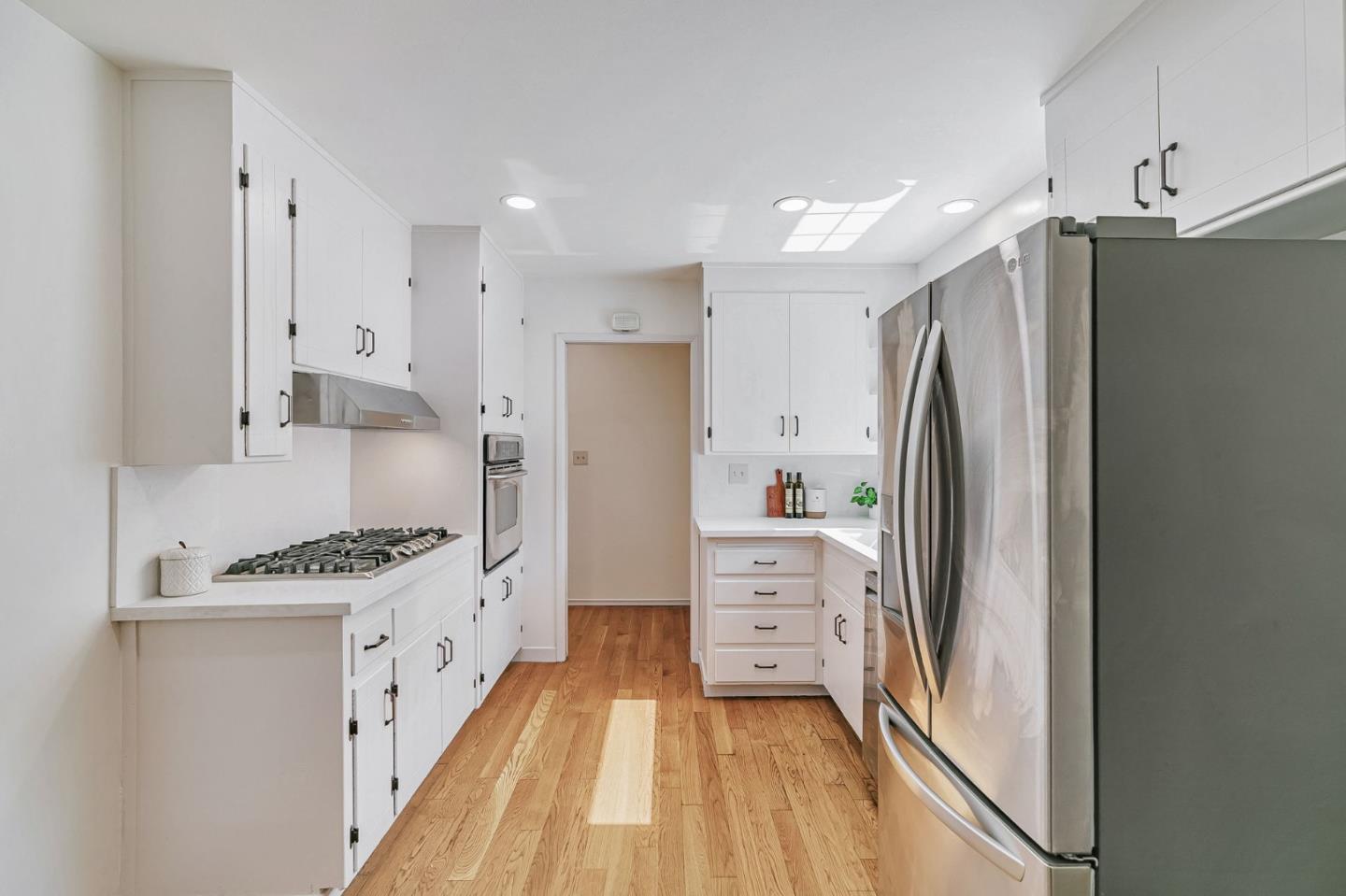 Detail Gallery Image 8 of 25 For 2845 via Carmen, San Jose,  CA 95124 - 4 Beds | 3 Baths