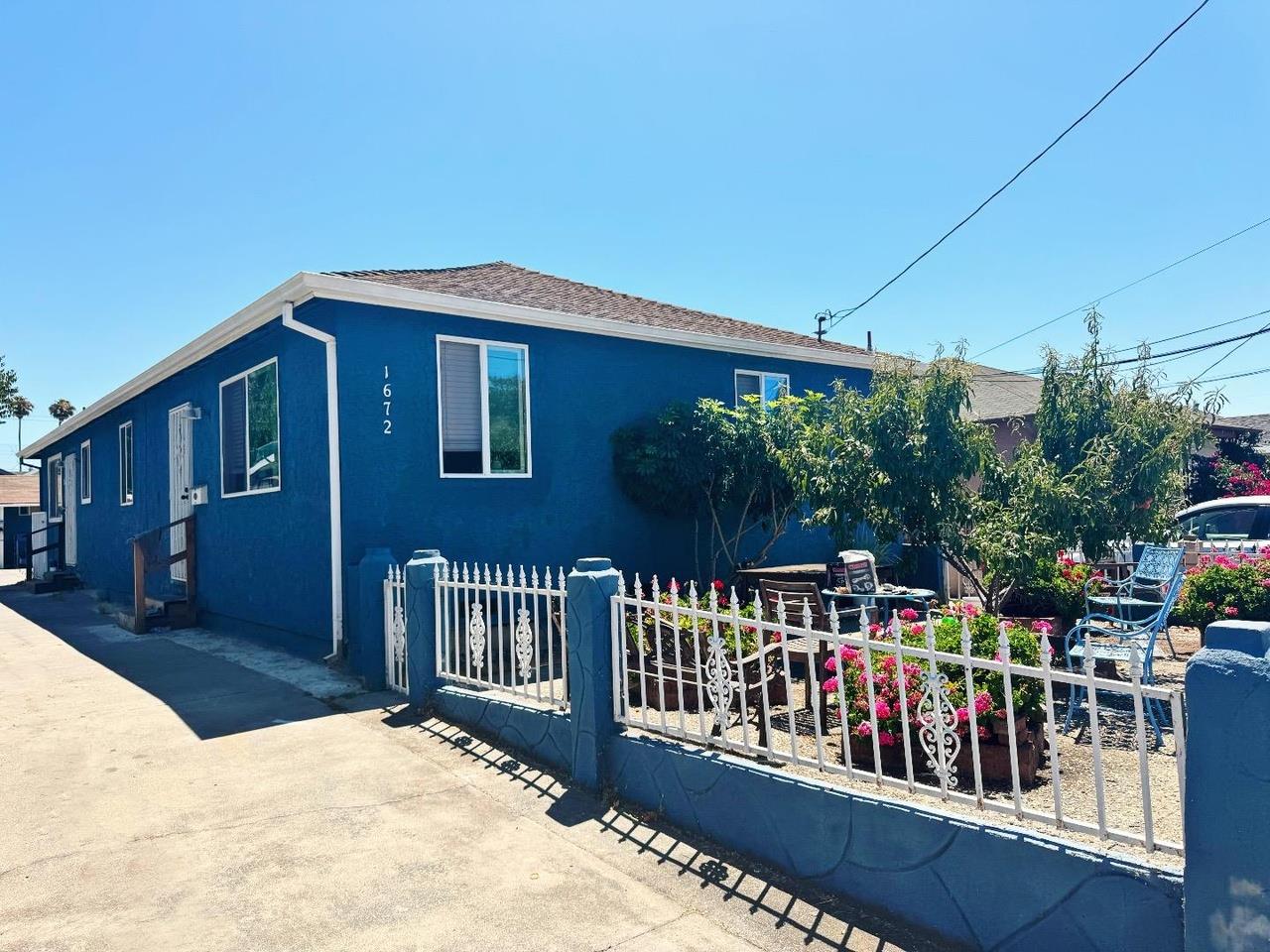 Detail Gallery Image 1 of 21 For 1672 E San Fernando St, San Jose,  CA 95116 - 4 Beds | 2 Baths