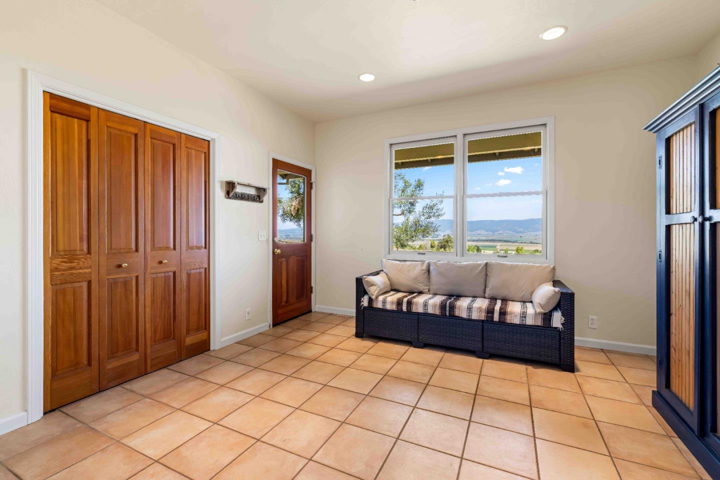 Detail Gallery Image 13 of 41 For 846 River Rd, Salinas,  CA 93908 - 3 Beds | 2/1 Baths
