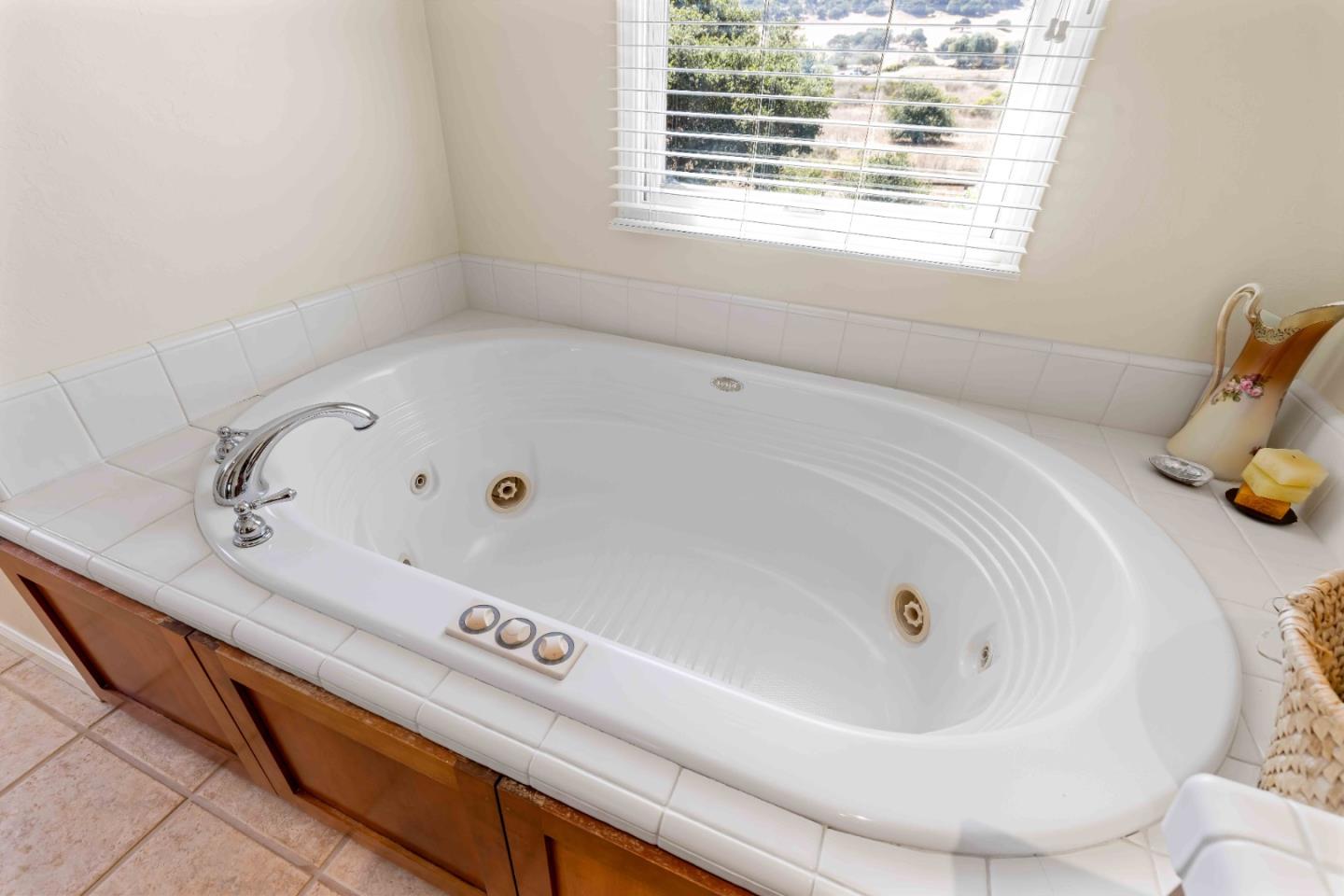 Detail Gallery Image 24 of 41 For 846 River Rd, Salinas,  CA 93908 - 3 Beds | 2/1 Baths