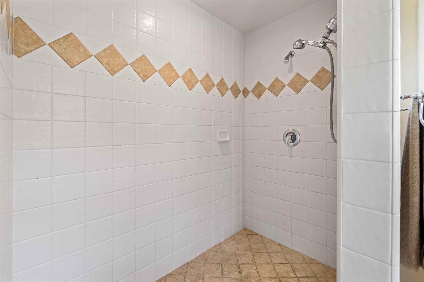 Detail Gallery Image 25 of 41 For 846 River Rd, Salinas,  CA 93908 - 3 Beds | 2/1 Baths