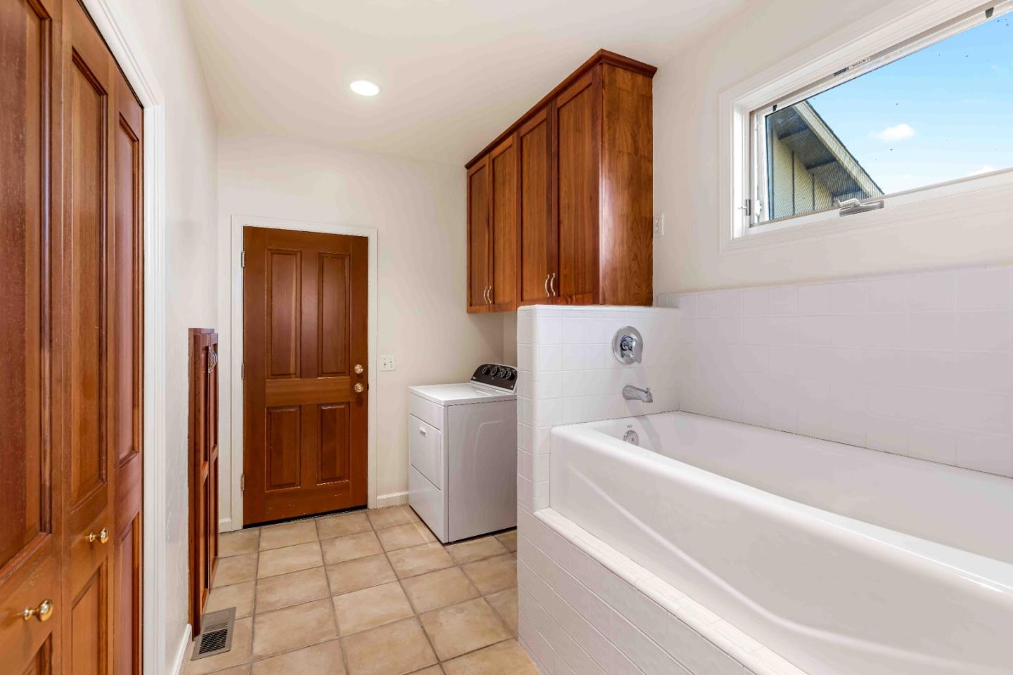 Detail Gallery Image 26 of 41 For 846 River Rd, Salinas,  CA 93908 - 3 Beds | 2/1 Baths