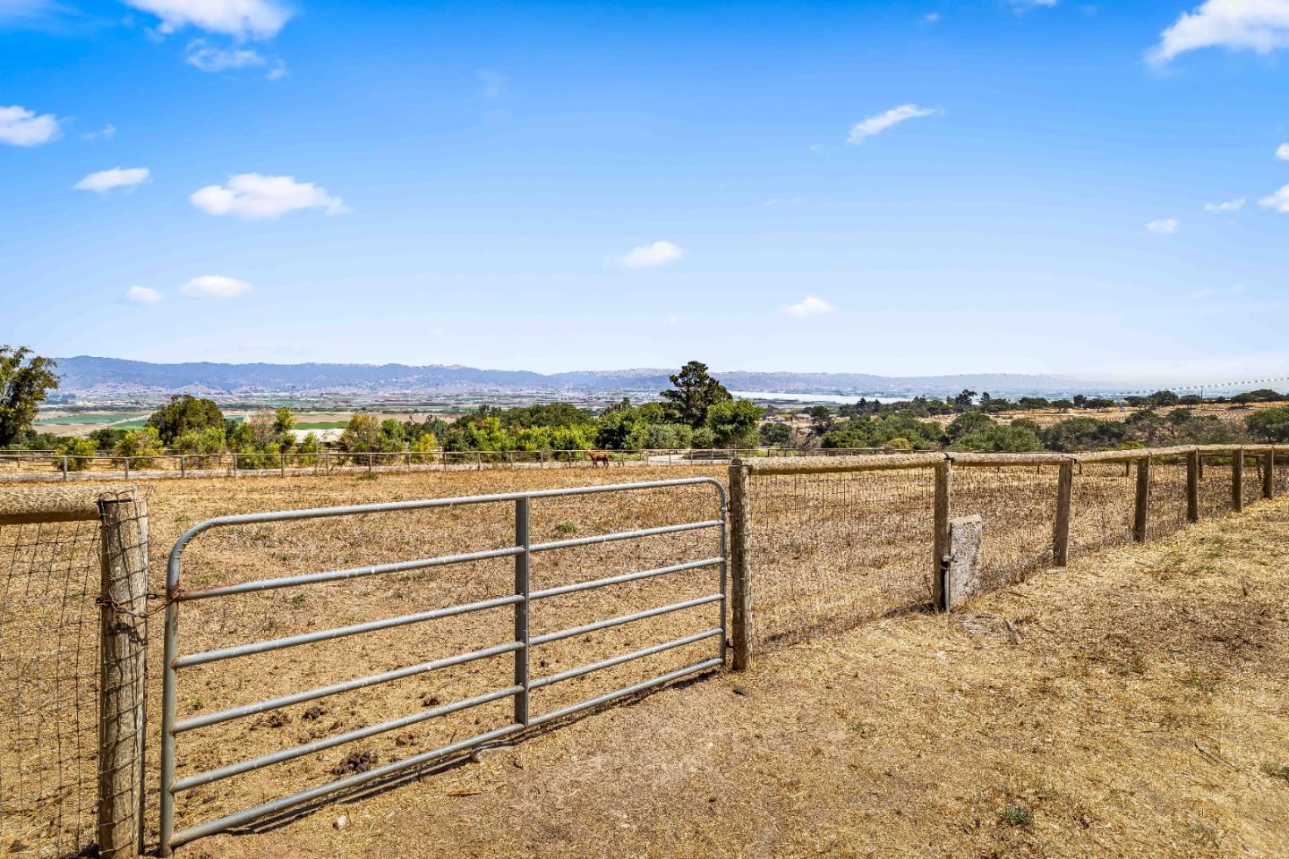 Detail Gallery Image 30 of 41 For 846 River Rd, Salinas,  CA 93908 - 3 Beds | 2/1 Baths