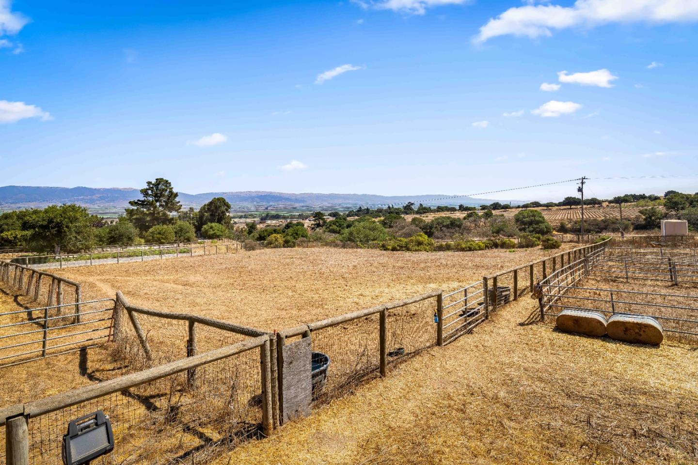 Detail Gallery Image 31 of 41 For 846 River Rd, Salinas,  CA 93908 - 3 Beds | 2/1 Baths