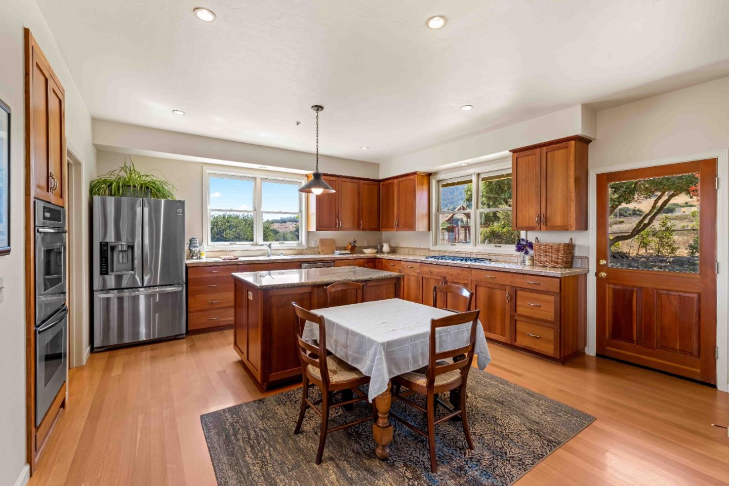 Detail Gallery Image 7 of 41 For 846 River Rd, Salinas,  CA 93908 - 3 Beds | 2/1 Baths