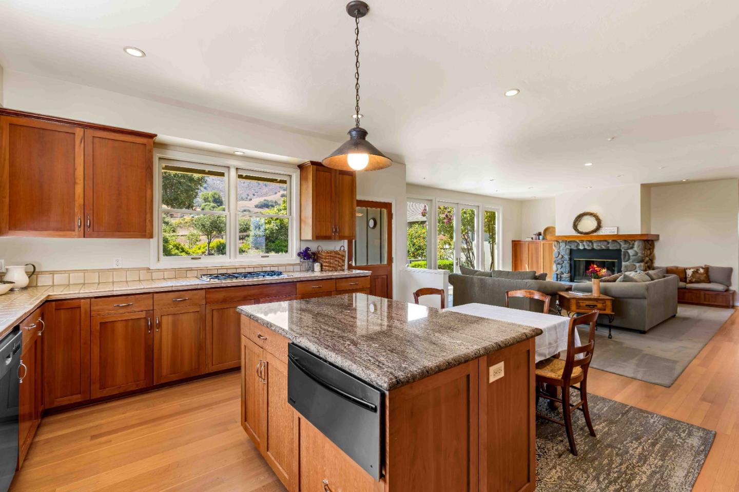 Detail Gallery Image 9 of 41 For 846 River Rd, Salinas,  CA 93908 - 3 Beds | 2/1 Baths