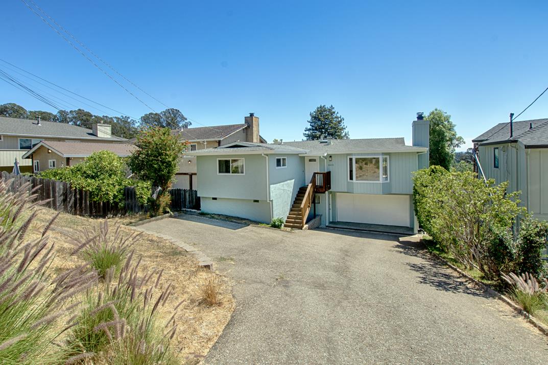 Detail Gallery Image 2 of 42 For 3510 Putter Dr, Soquel,  CA 95073 - 3 Beds | 2/1 Baths