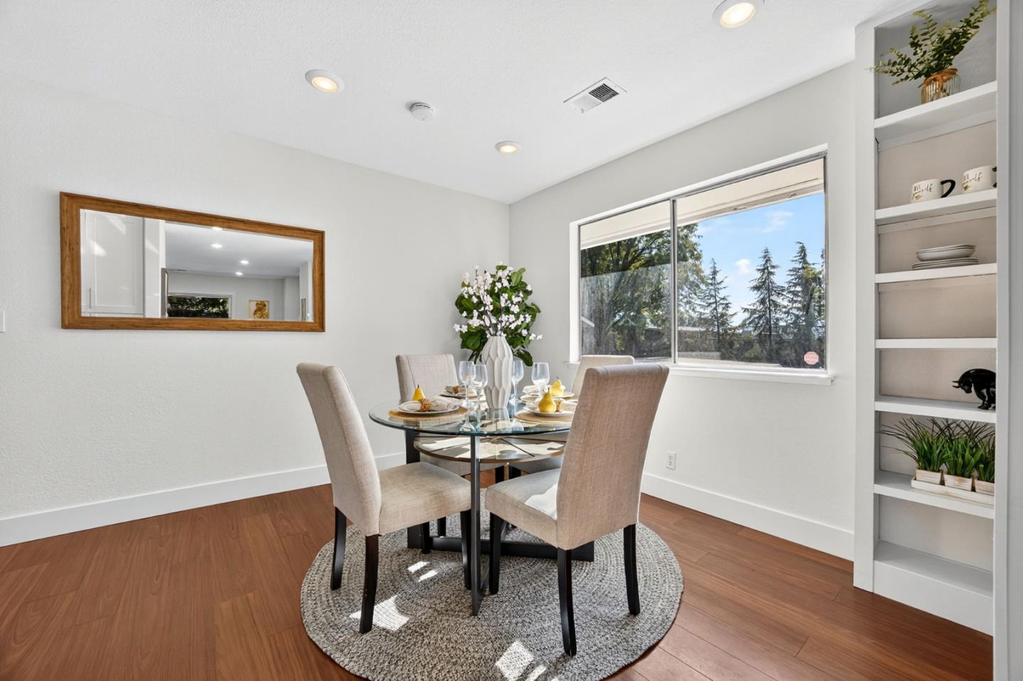 Detail Gallery Image 4 of 33 For 5506 Sean Cir #112,  San Jose,  CA 95123 - 2 Beds | 1 Baths