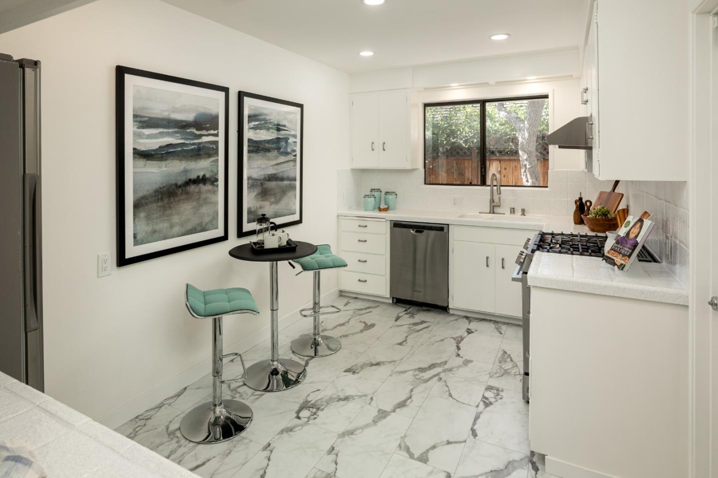 Detail Gallery Image 13 of 37 For 527 Rhodes Dr, Palo Alto,  CA 94303 - 3 Beds | 2 Baths