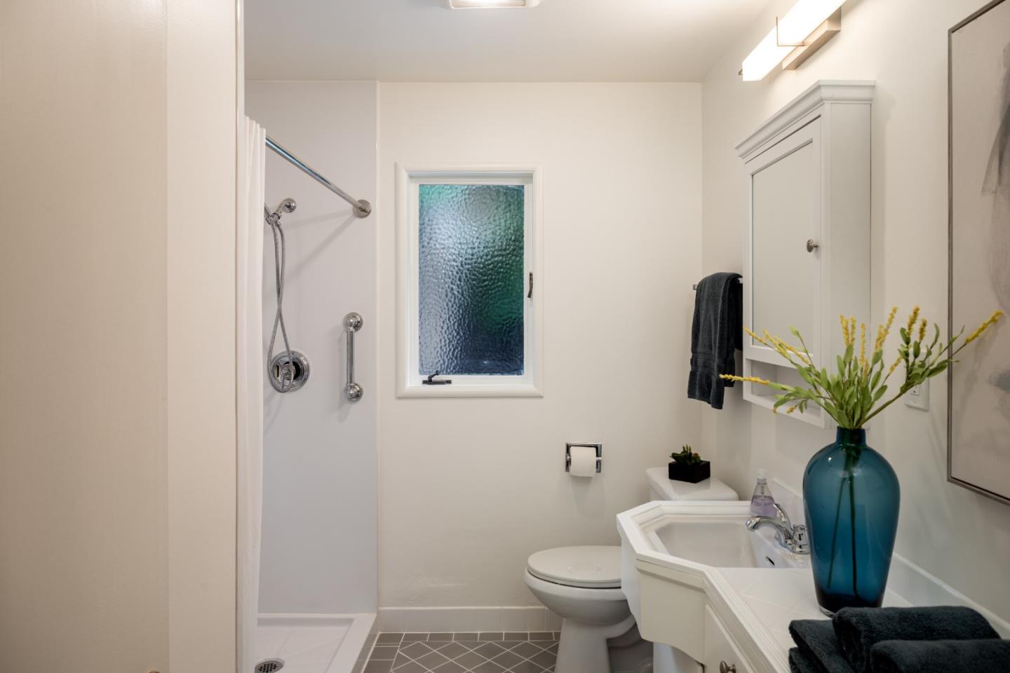 Detail Gallery Image 19 of 37 For 527 Rhodes Dr, Palo Alto,  CA 94303 - 3 Beds | 2 Baths