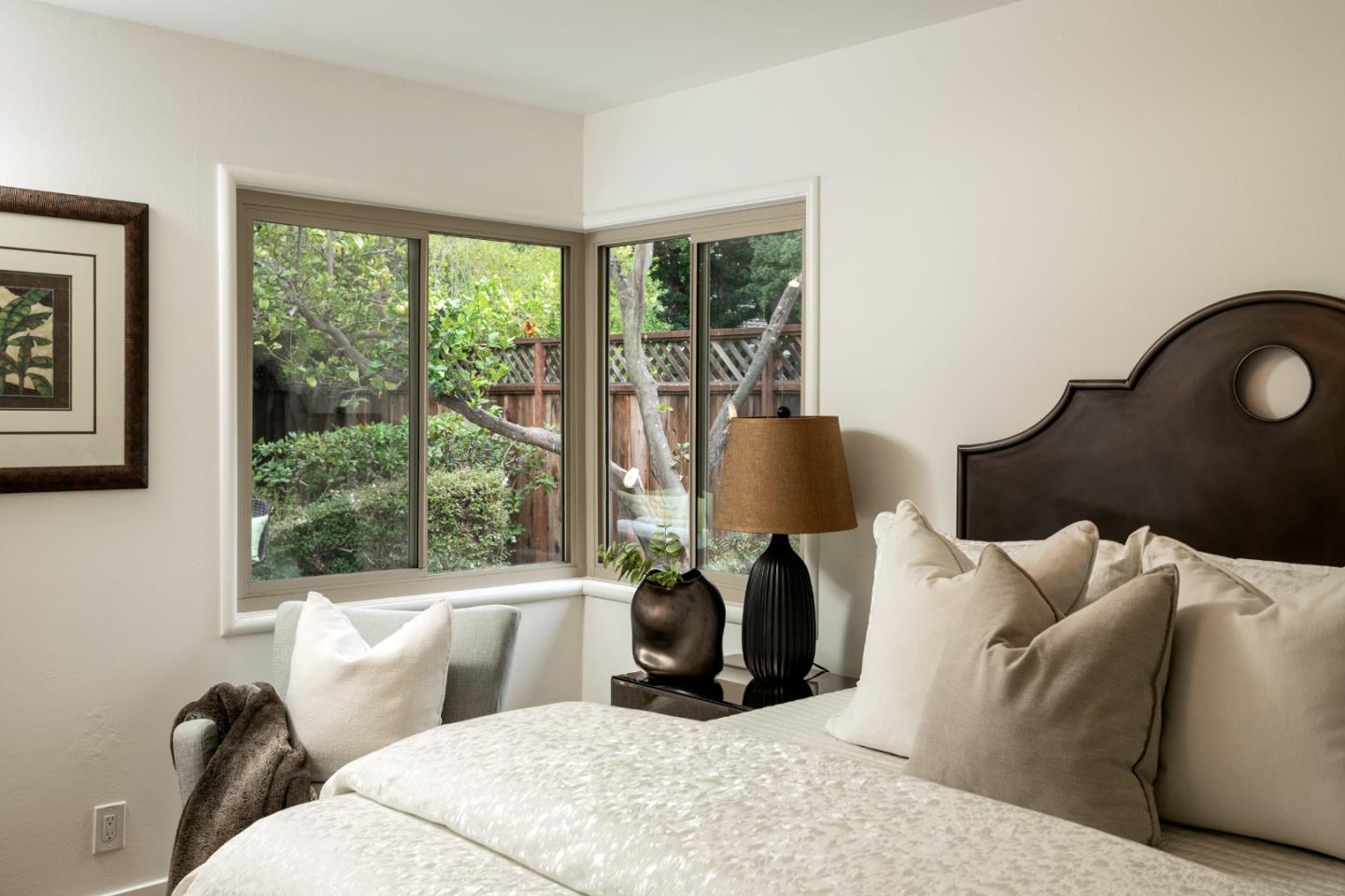 Detail Gallery Image 21 of 37 For 527 Rhodes Dr, Palo Alto,  CA 94303 - 3 Beds | 2 Baths