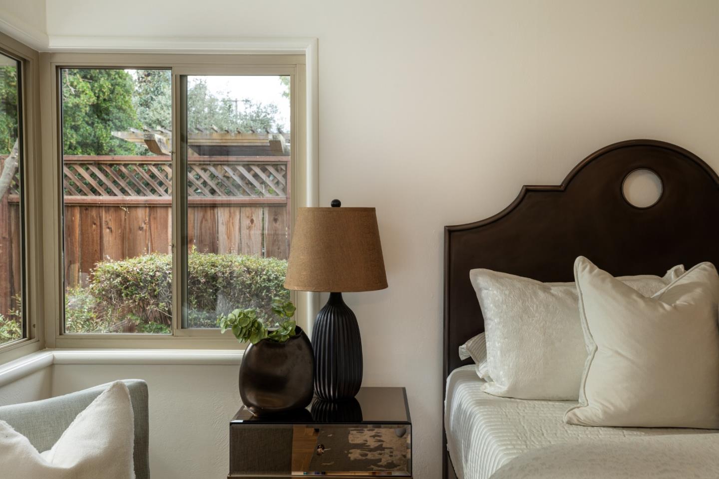 Detail Gallery Image 22 of 37 For 527 Rhodes Dr, Palo Alto,  CA 94303 - 3 Beds | 2 Baths
