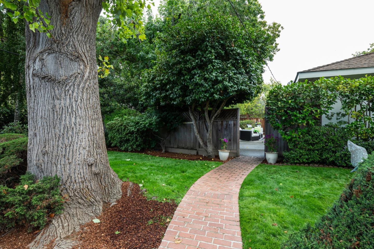 Detail Gallery Image 26 of 37 For 527 Rhodes Dr, Palo Alto,  CA 94303 - 3 Beds | 2 Baths