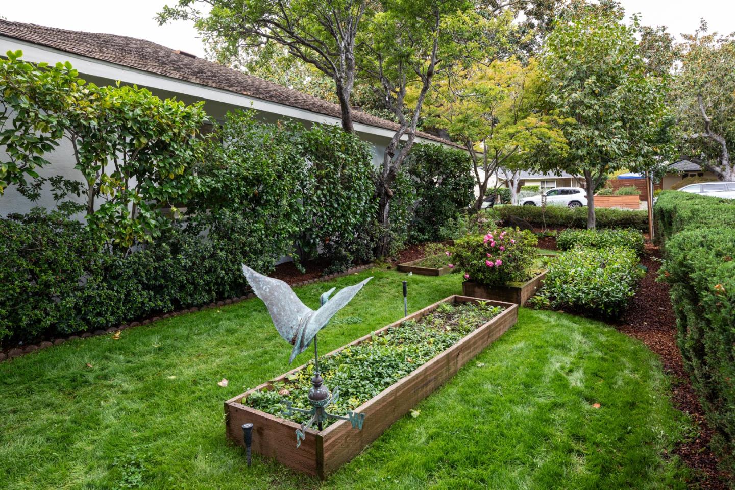 Detail Gallery Image 28 of 37 For 527 Rhodes Dr, Palo Alto,  CA 94303 - 3 Beds | 2 Baths
