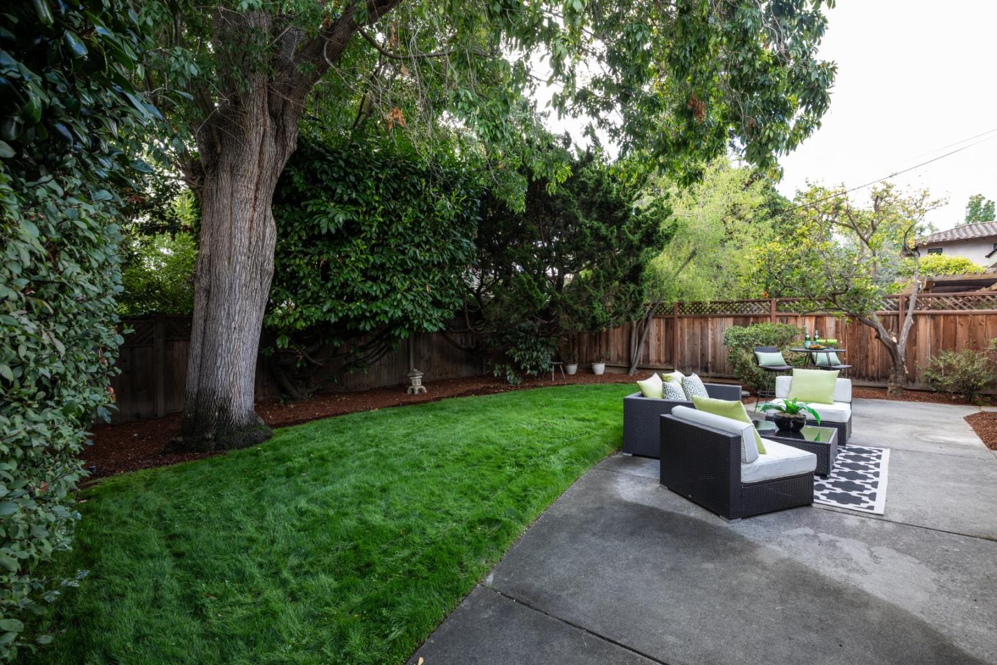 Detail Gallery Image 31 of 37 For 527 Rhodes Dr, Palo Alto,  CA 94303 - 3 Beds | 2 Baths
