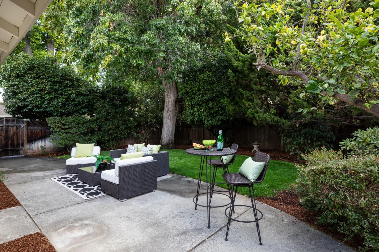 Detail Gallery Image 32 of 37 For 527 Rhodes Dr, Palo Alto,  CA 94303 - 3 Beds | 2 Baths