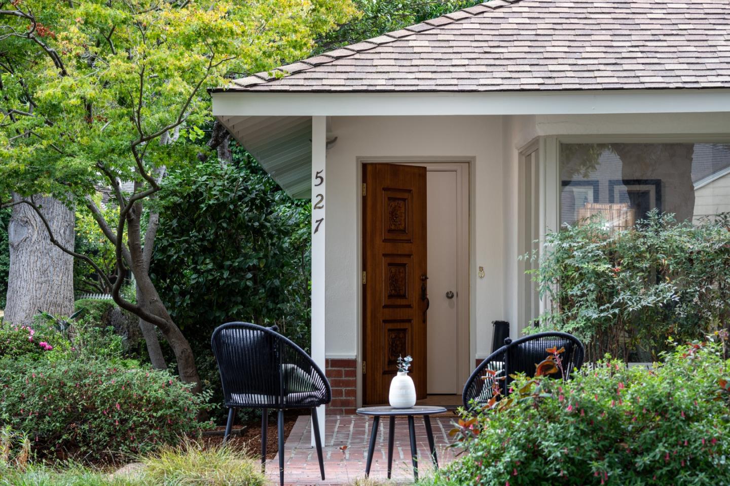 Detail Gallery Image 4 of 37 For 527 Rhodes Dr, Palo Alto,  CA 94303 - 3 Beds | 2 Baths