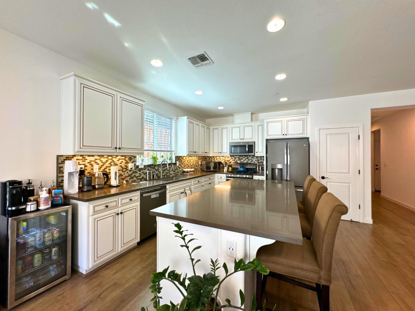 Detail Gallery Image 4 of 12 For Golf Canyon Dr, Patterson,  CA 95363 - 3 Beds | 2 Baths