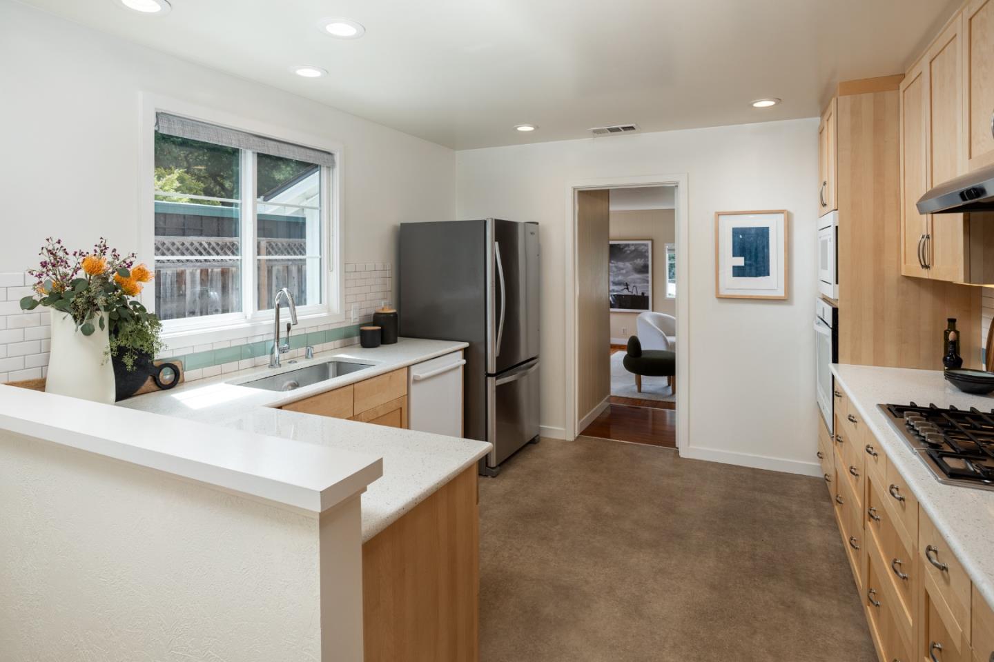 Detail Gallery Image 10 of 26 For 317 Bay Rd, Menlo Park,  CA 94025 - 3 Beds | 2 Baths