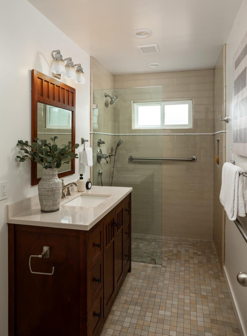 Detail Gallery Image 17 of 26 For 317 Bay Rd, Menlo Park,  CA 94025 - 3 Beds | 2 Baths