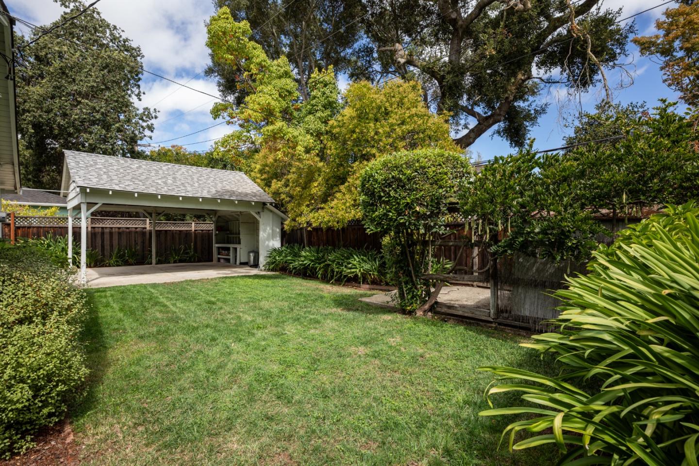 Detail Gallery Image 23 of 26 For 317 Bay Rd, Menlo Park,  CA 94025 - 3 Beds | 2 Baths