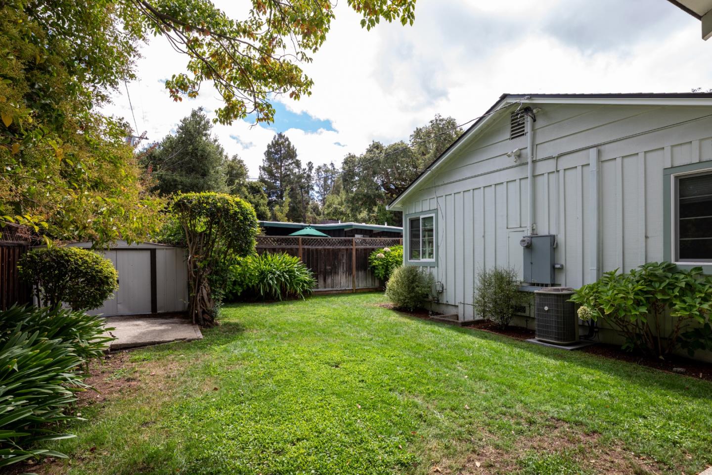 Detail Gallery Image 25 of 26 For 317 Bay Rd, Menlo Park,  CA 94025 - 3 Beds | 2 Baths