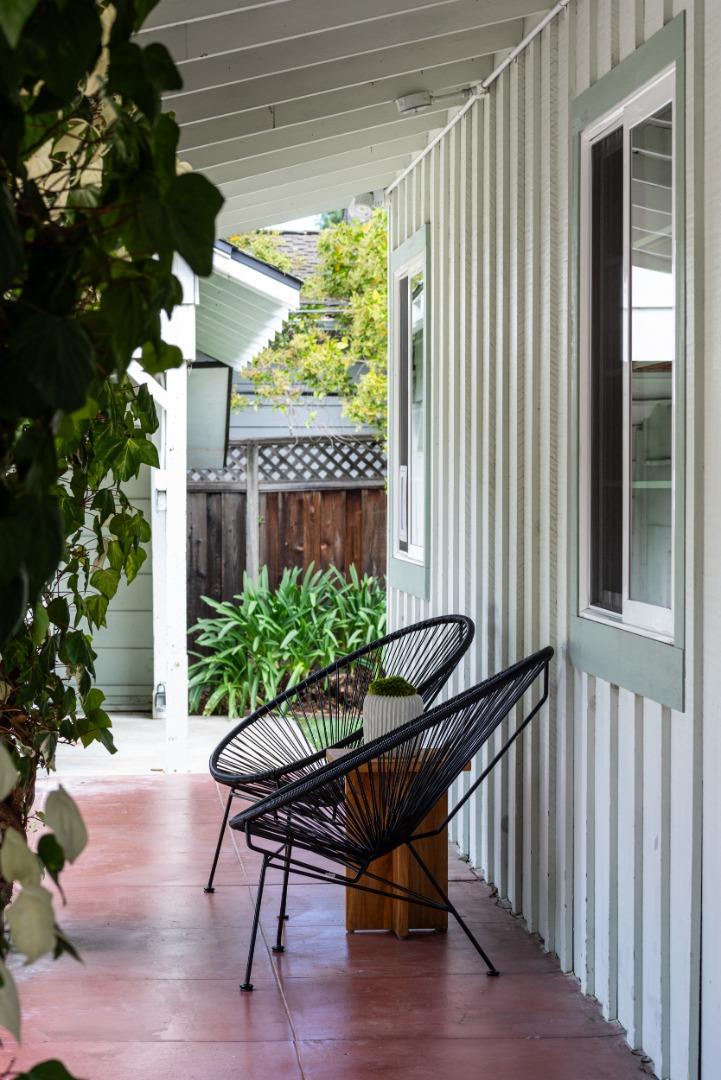 Detail Gallery Image 4 of 26 For 317 Bay Rd, Menlo Park,  CA 94025 - 3 Beds | 2 Baths