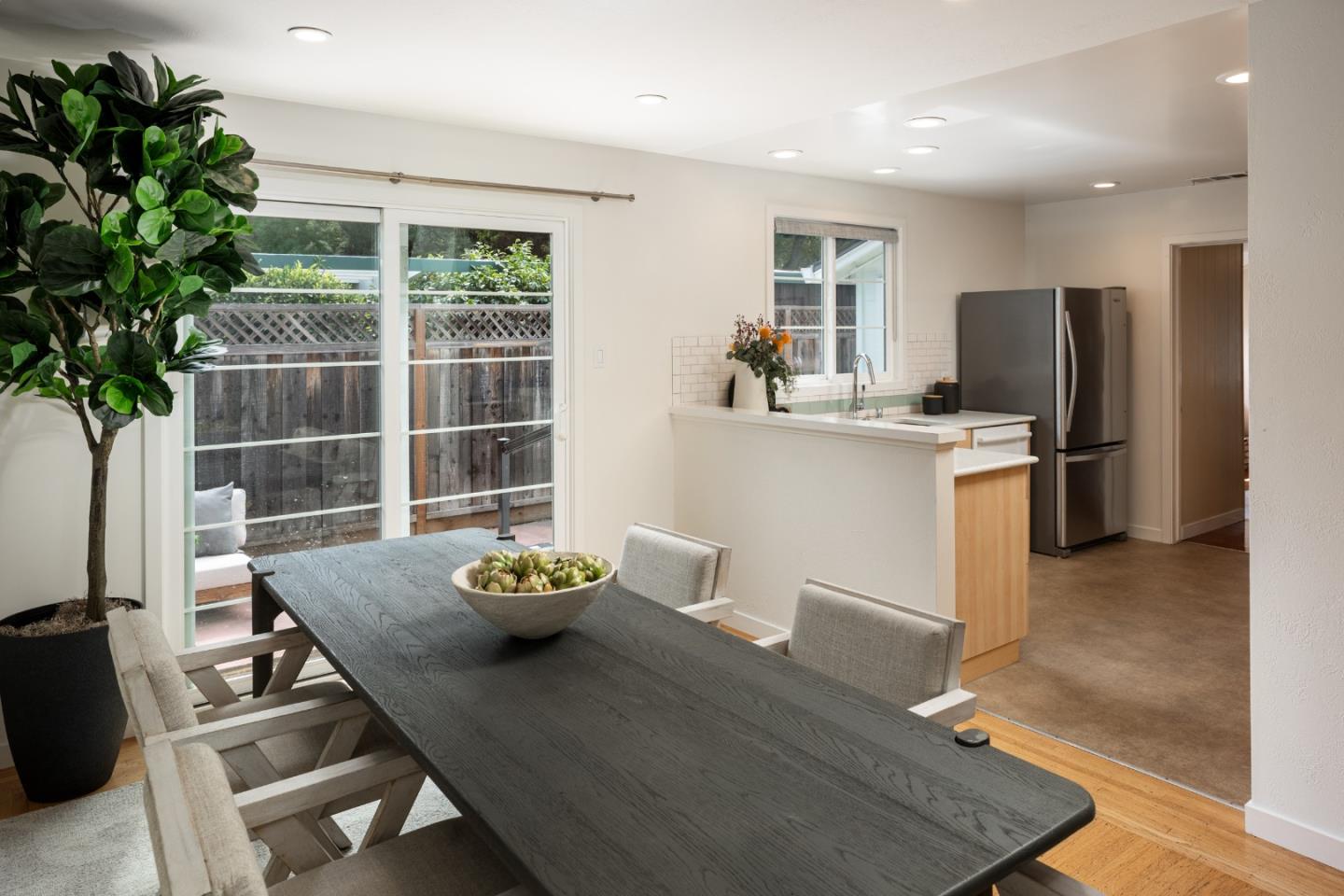 Detail Gallery Image 8 of 26 For 317 Bay Rd, Menlo Park,  CA 94025 - 3 Beds | 2 Baths