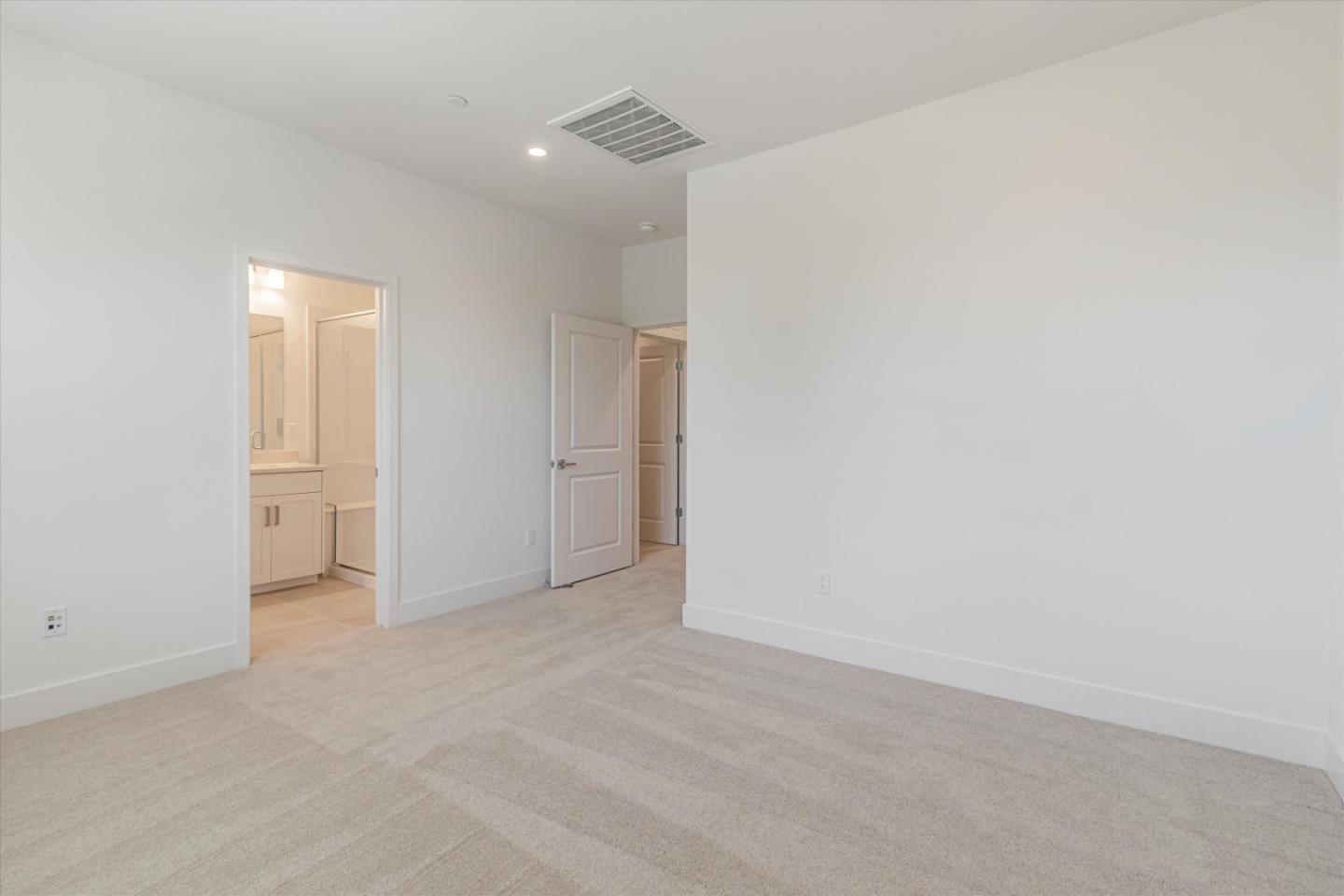 Detail Gallery Image 13 of 21 For 2735 Oak Rd, Walnut Creek,  CA 94597 - 3 Beds | 3/1 Baths
