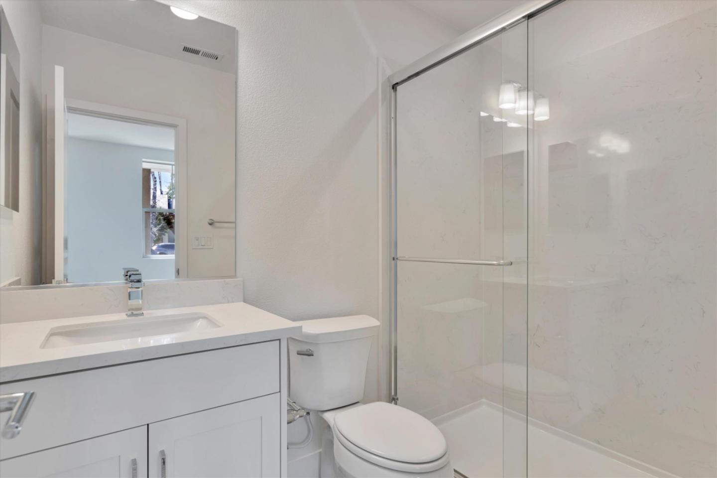 Detail Gallery Image 5 of 21 For 2735 Oak Rd, Walnut Creek,  CA 94597 - 3 Beds | 3/1 Baths