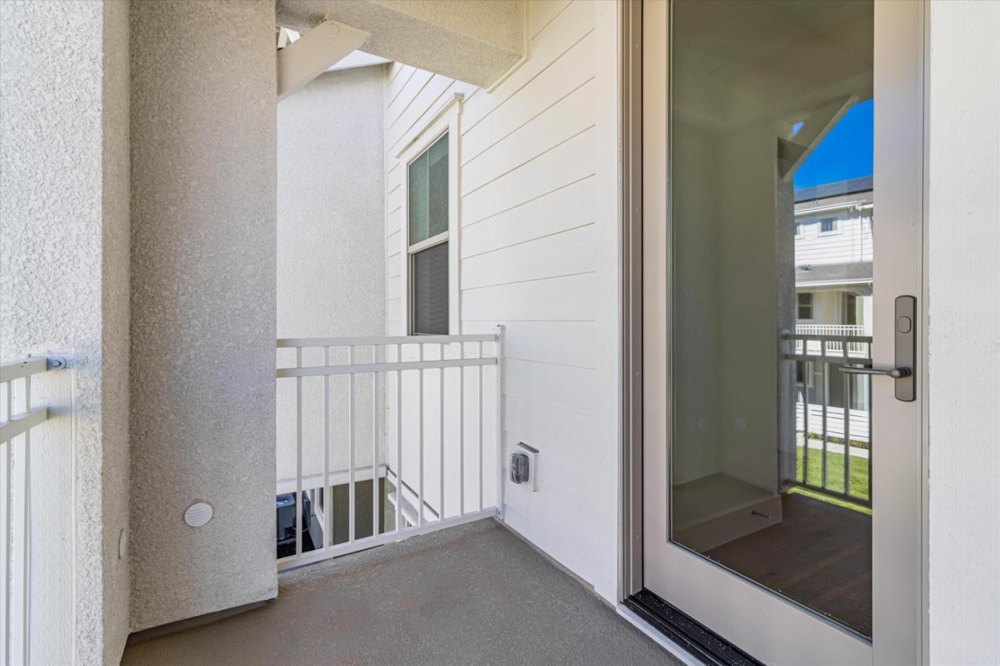 Detail Gallery Image 8 of 21 For 2735 Oak Rd, Walnut Creek,  CA 94597 - 3 Beds | 3/1 Baths