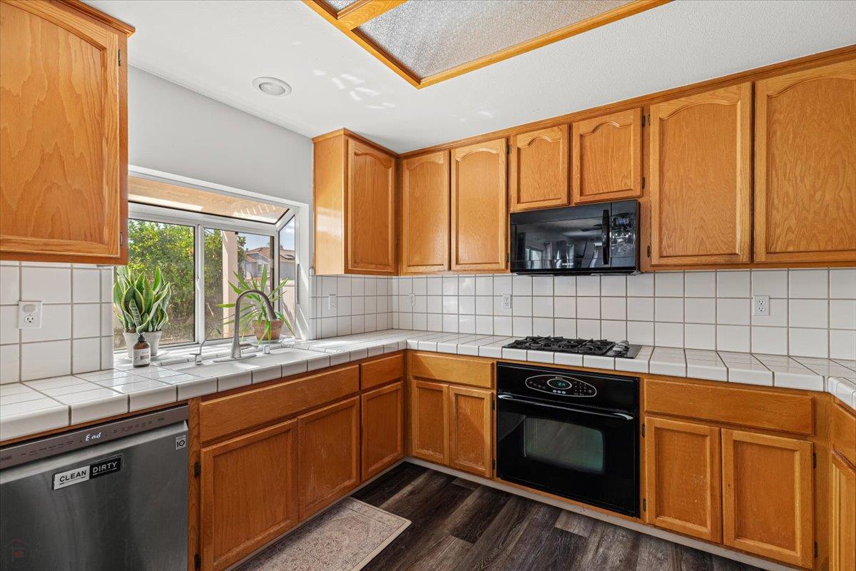 Detail Gallery Image 14 of 62 For 2295 Pontiac St, Oakdale,  CA 95361 - 4 Beds | 3 Baths