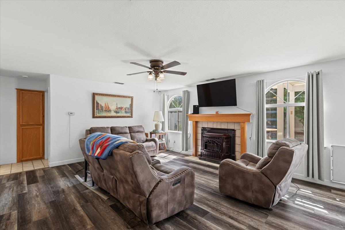 Detail Gallery Image 21 of 62 For 2295 Pontiac St, Oakdale,  CA 95361 - 4 Beds | 3 Baths