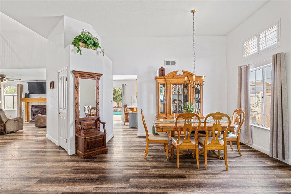 Detail Gallery Image 8 of 62 For 2295 Pontiac St, Oakdale,  CA 95361 - 4 Beds | 3 Baths
