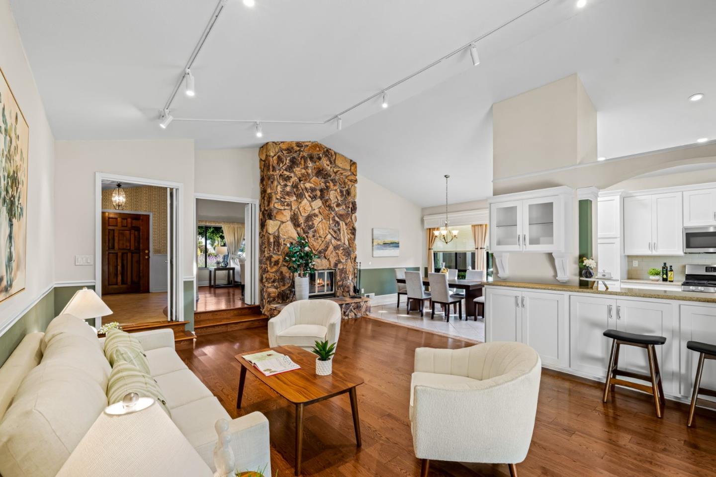 Detail Gallery Image 10 of 99 For 9 Deer Stalker Path, Monterey,  CA 93940 - 4 Beds | 3 Baths