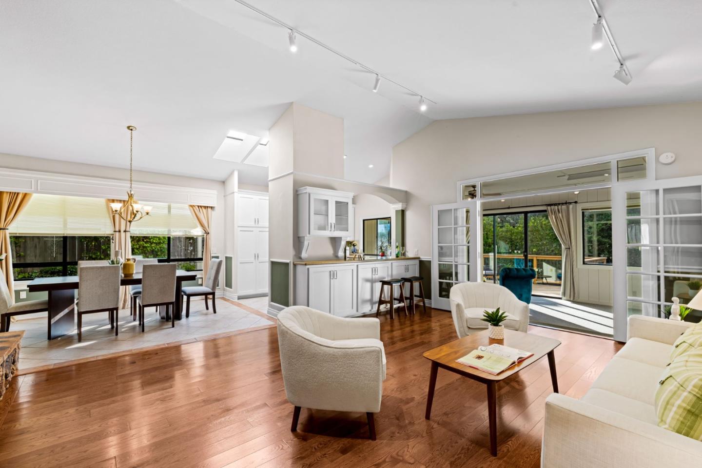 Detail Gallery Image 12 of 99 For 9 Deer Stalker Path, Monterey,  CA 93940 - 4 Beds | 3 Baths